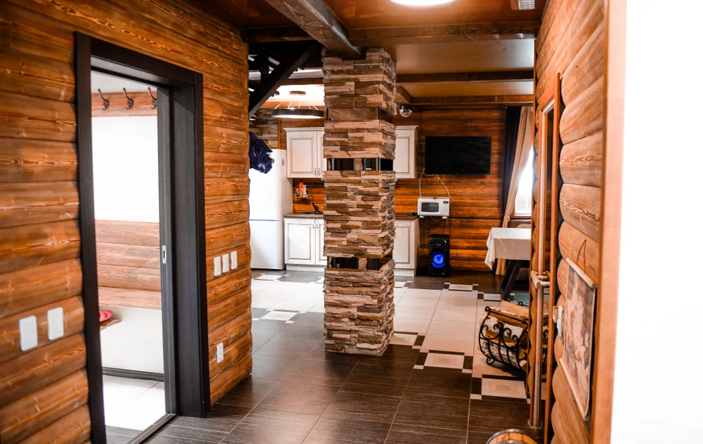 Дом в лесу с бассейном и баней