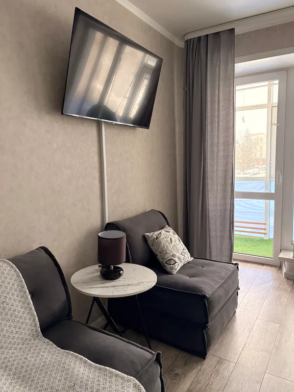 Видовая квартира с панорамным остеклением в центре