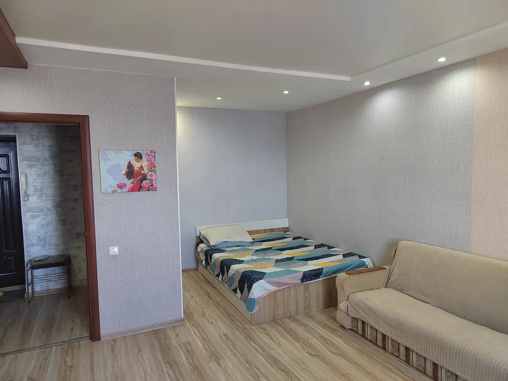 Современная квартира с большой кухней в центре города