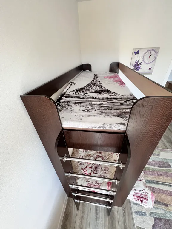 Милая квартирка с видом на горы и бассейном во дворе