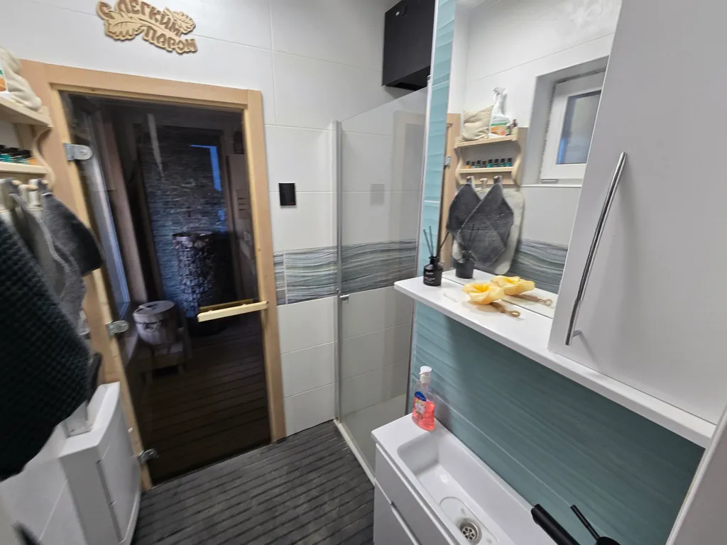 Дом у пруда