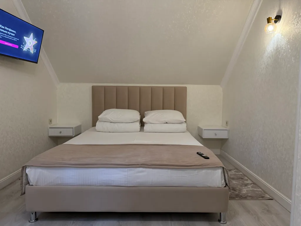 Malkar house с видом на гору Чегет