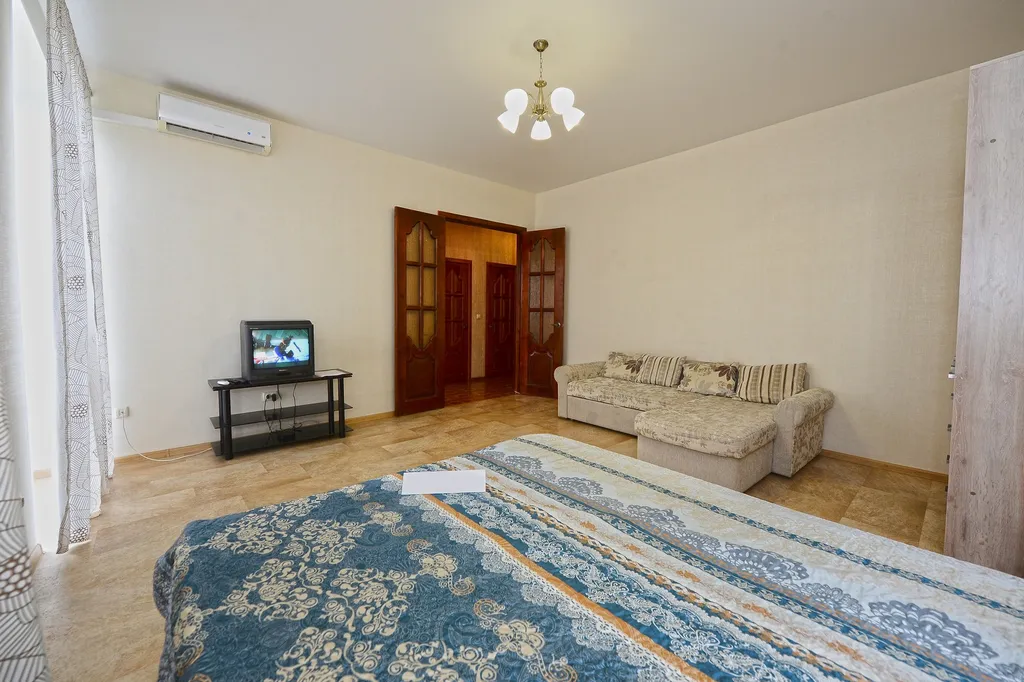 Апартаменты на площади вокзала рядом с набережной