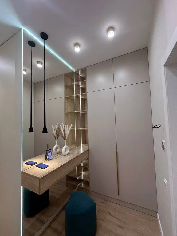 Continental apt near complex Vefa center