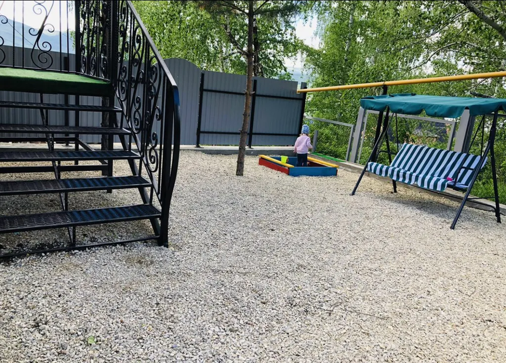 Дом с видом на озеро и горы на озере Банном