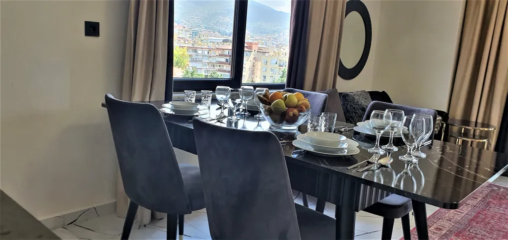 Квартира в самом центре города 100 метрах от моря с отличными видами