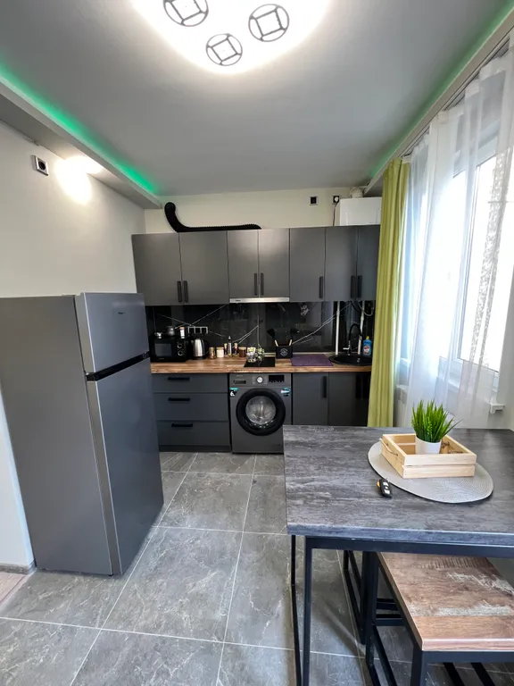 Sweet Yellow Apartment Self Check In