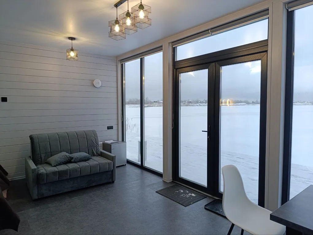 Дом на берегу озера