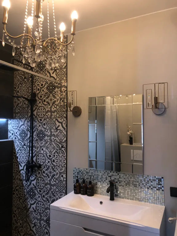 Просторная современная сталинка, в центре рядом с ресторанами и кафе