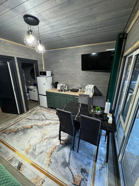 Уютный дом в сосновой лесу