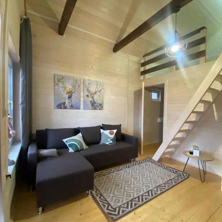 Домик на берегу реки