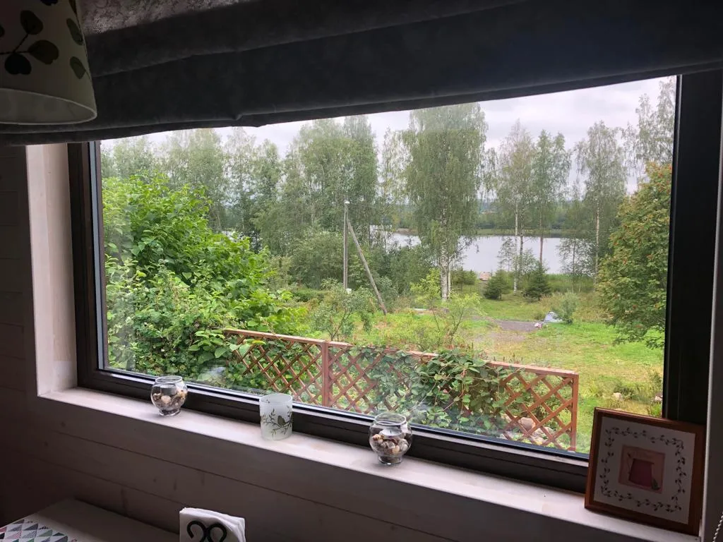 Дом на берегу озера