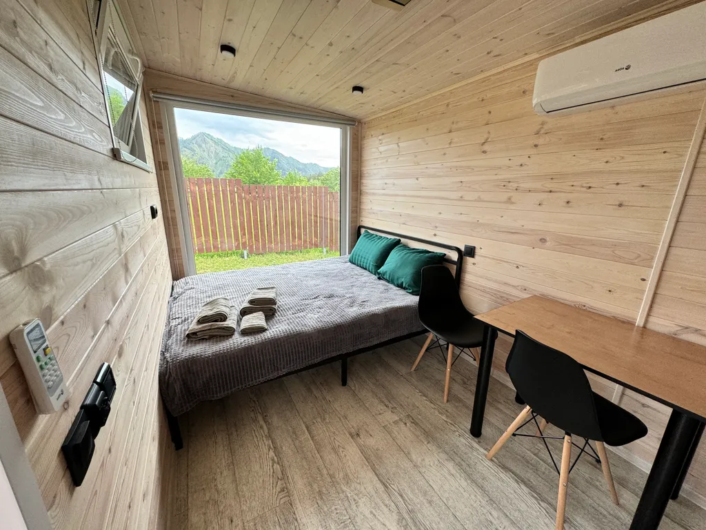 Домик с видом на горы