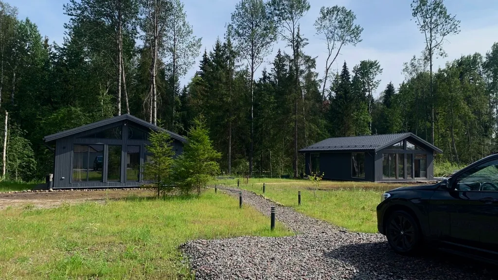 Уютный дом у озера, в 50 километрах от Петербурга, с мангалом, Wi-Fi