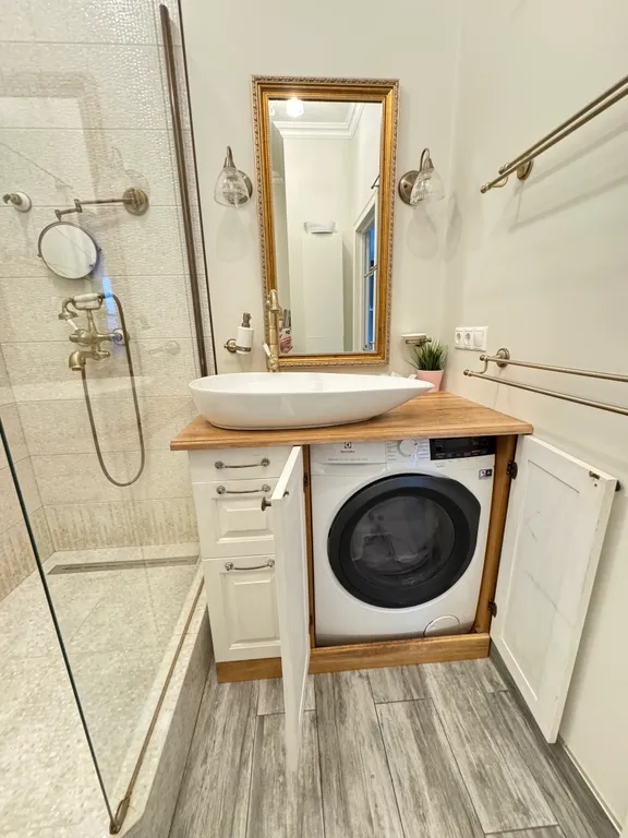 Курортная квартира с питерской атмосферой-лес, озеро, Москва.