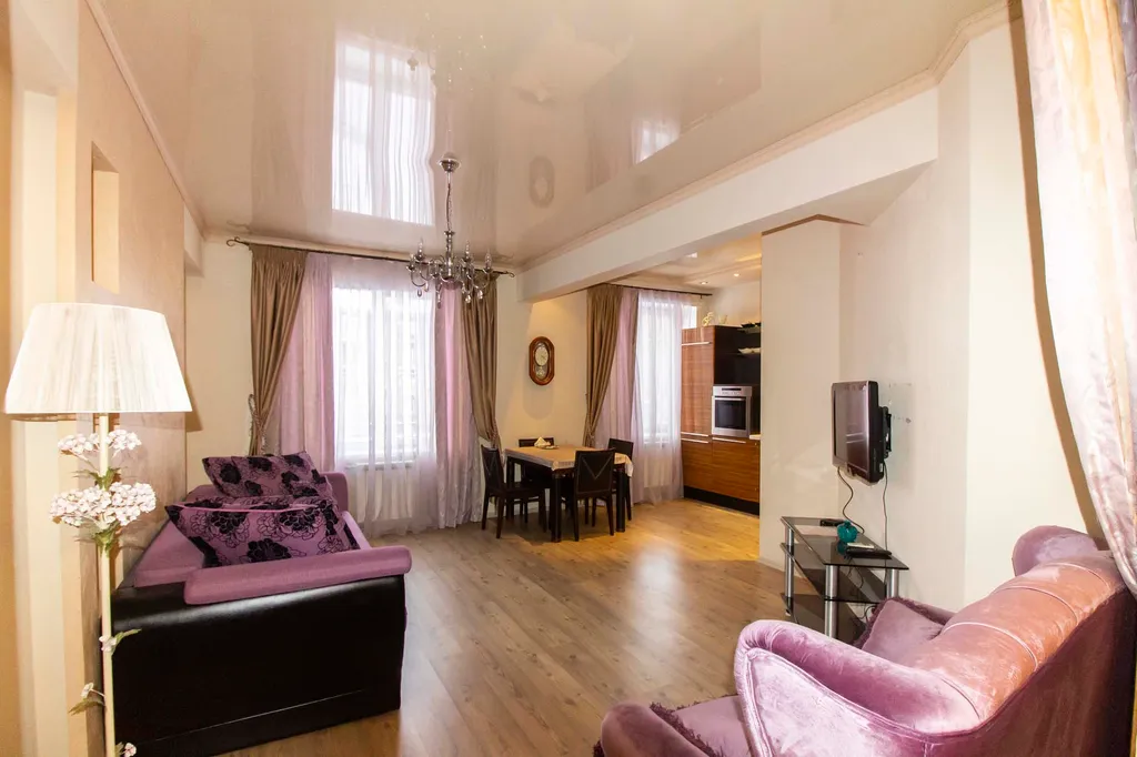 Красивая большая двухкомнатная квартира в микрорайоне Красный Камень