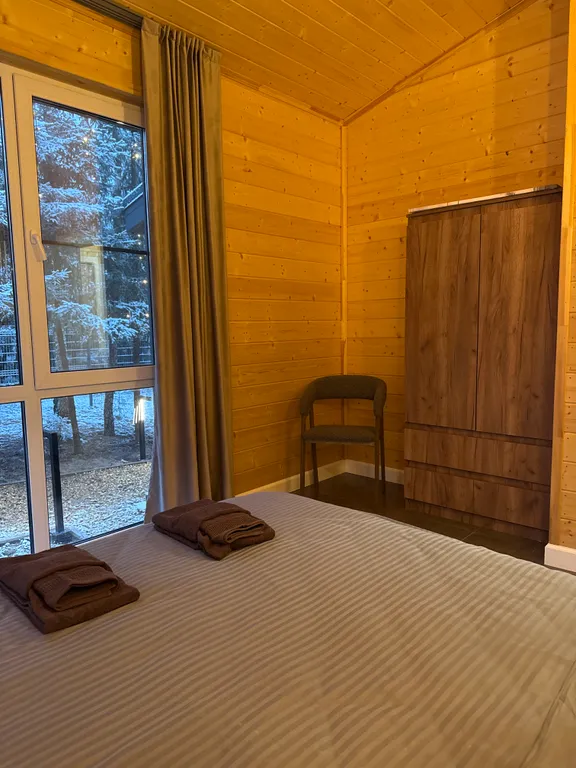 Дом в лесу с видовой терассой и чаном