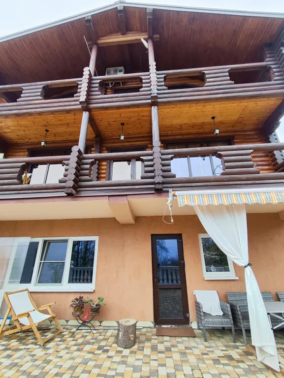 Шикарный дом с сауной и бильярдом.