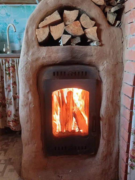 Дом у леса с камином на окраине для отдыха души и тела