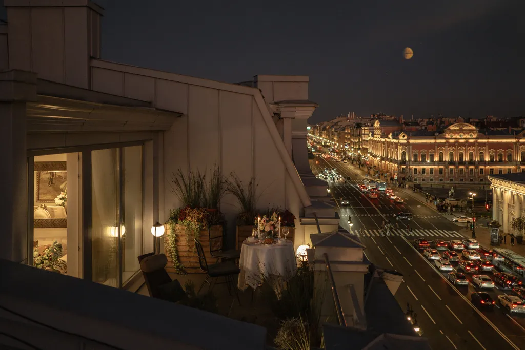 Терраса с видом на Невский