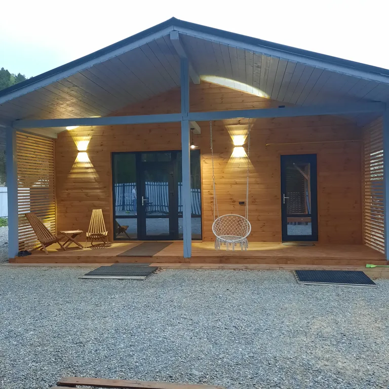 Гостевой дом в сосновом лесу в 15 минутах от курорта Манжерок