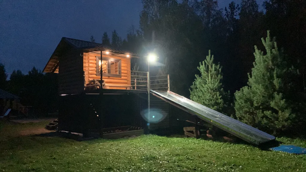 Дом за озером