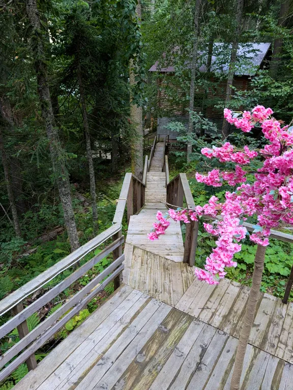 Стеклянный домик в сердце Домбая