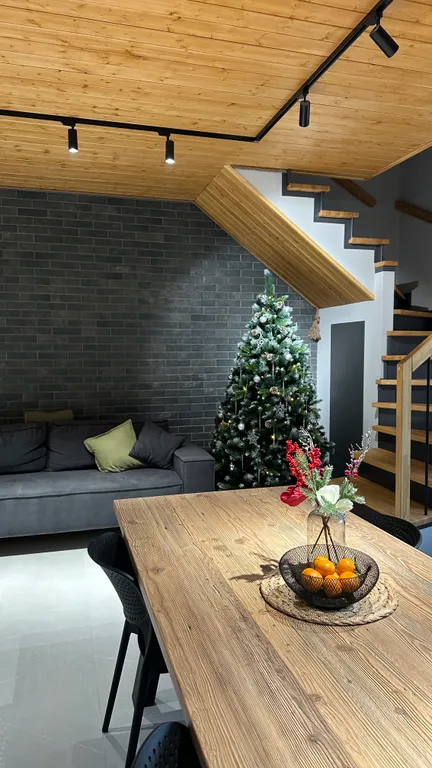 Дом в лесу с баней и бассейном