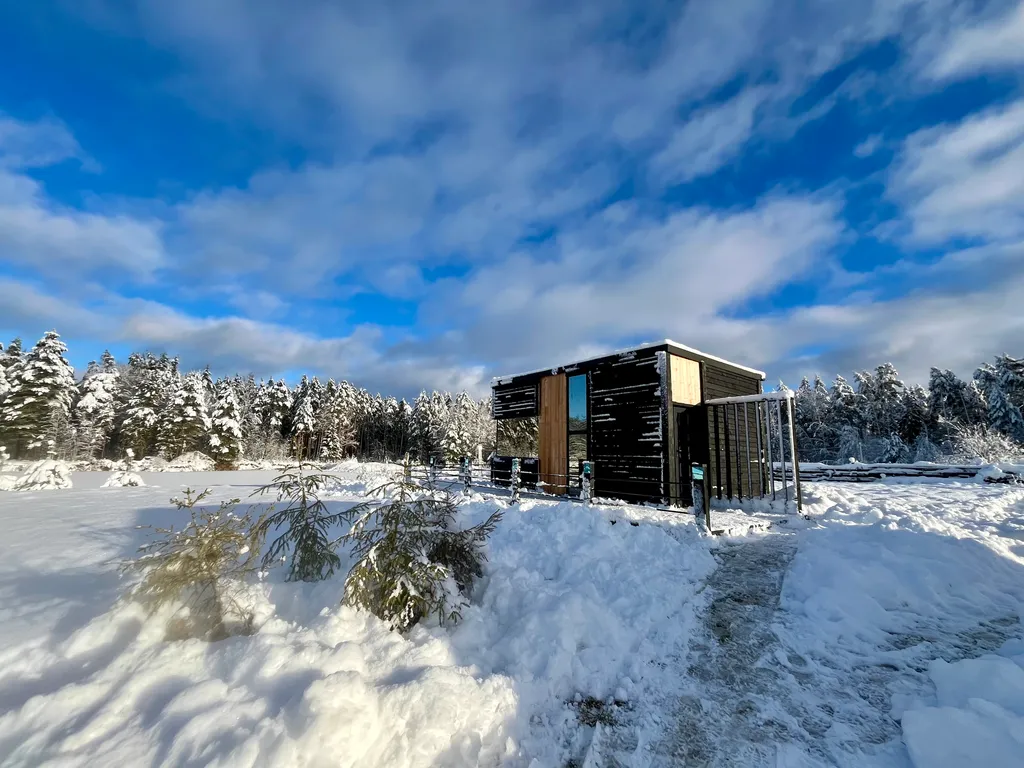 Домик на озере