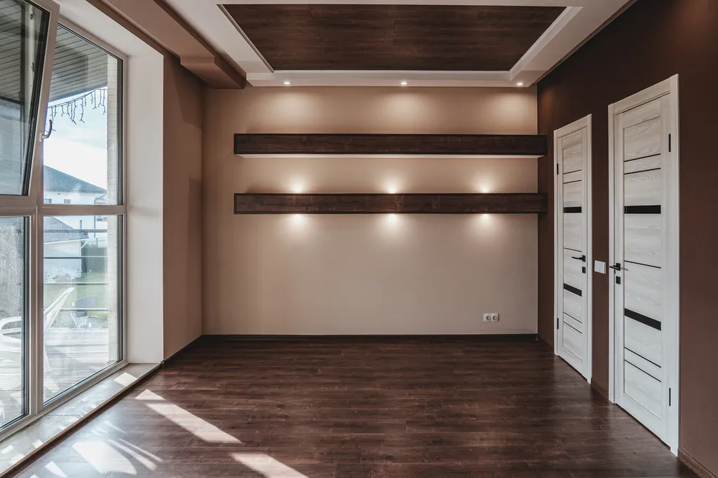 Новый дом с баней и бассейном у озера