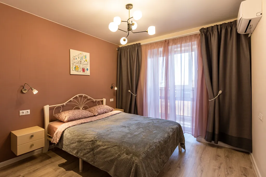 Три комнаты и два балкона в районе дендрария