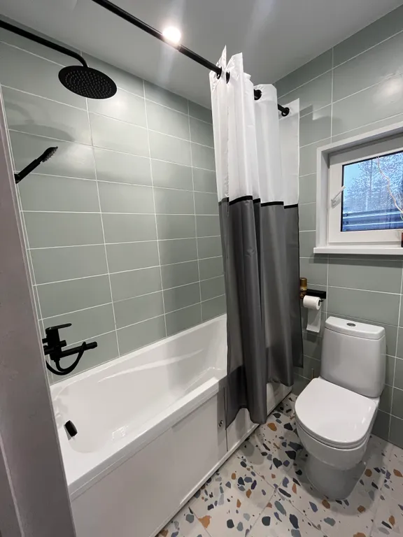 Дом в окружении сосен