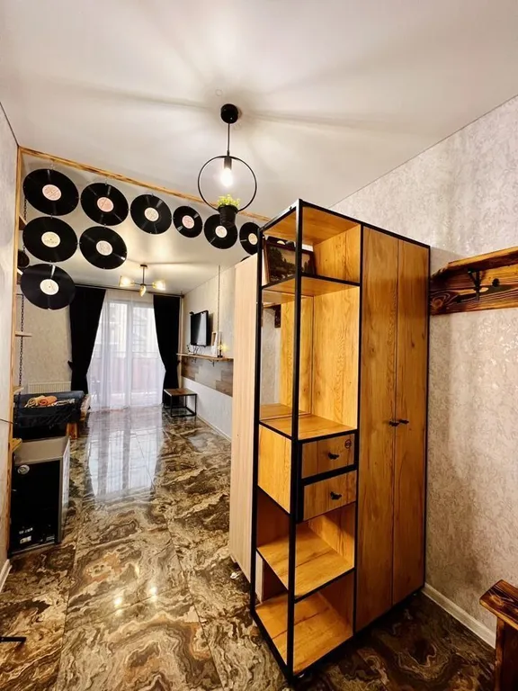 Студия с дизайнерским ремонтом