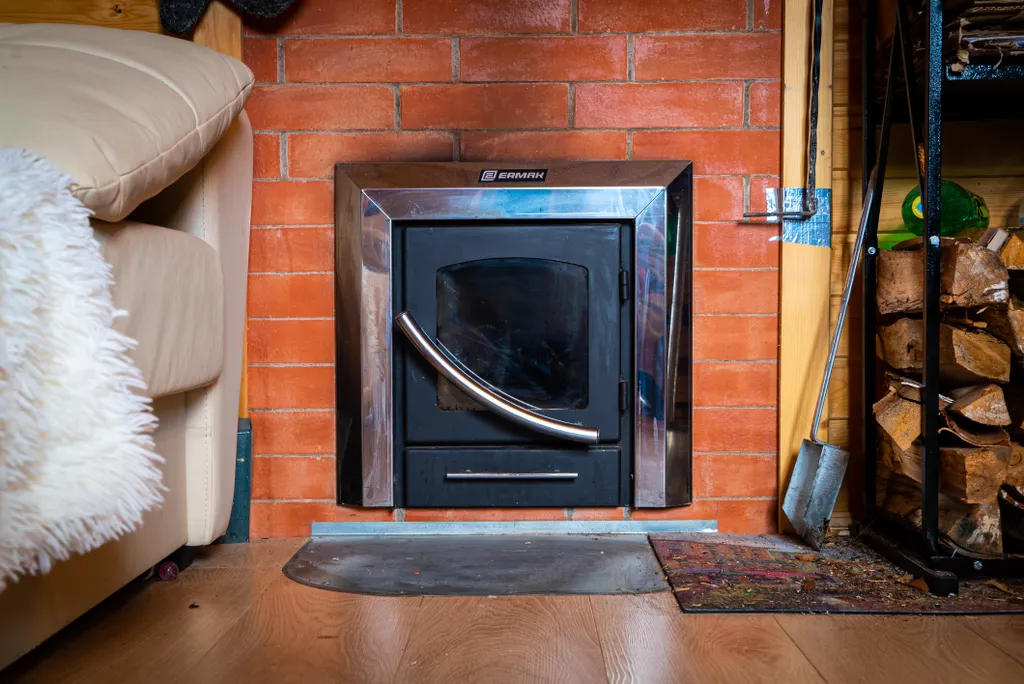 Двухэтажный домик в тихой деревне вблизи леса и озера, сауна в доме, сад