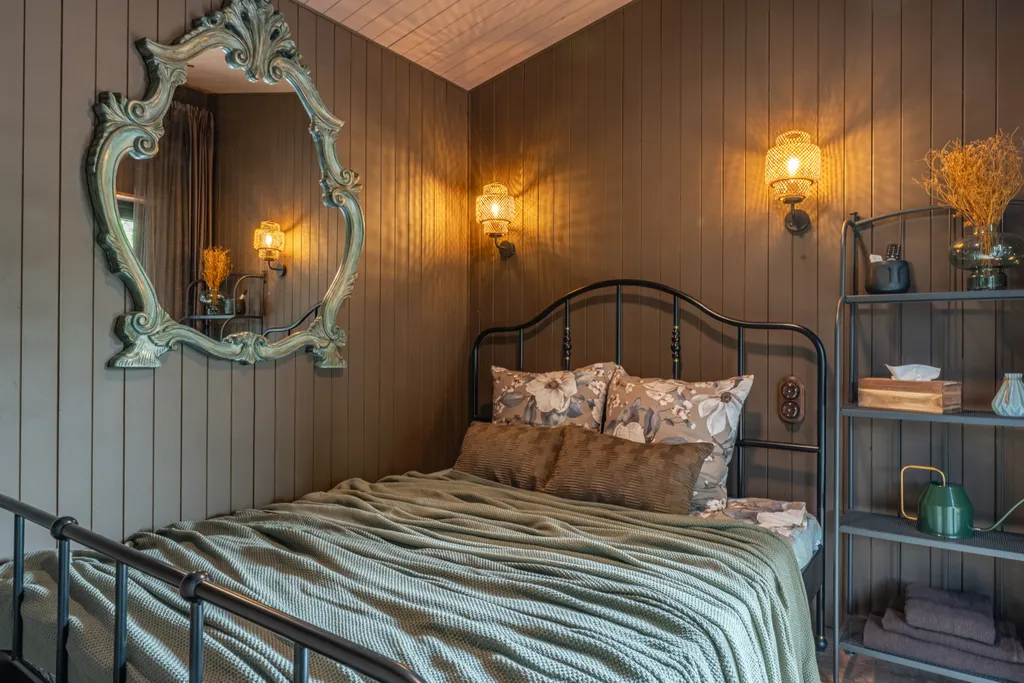 Сказочный уютный домик у моря