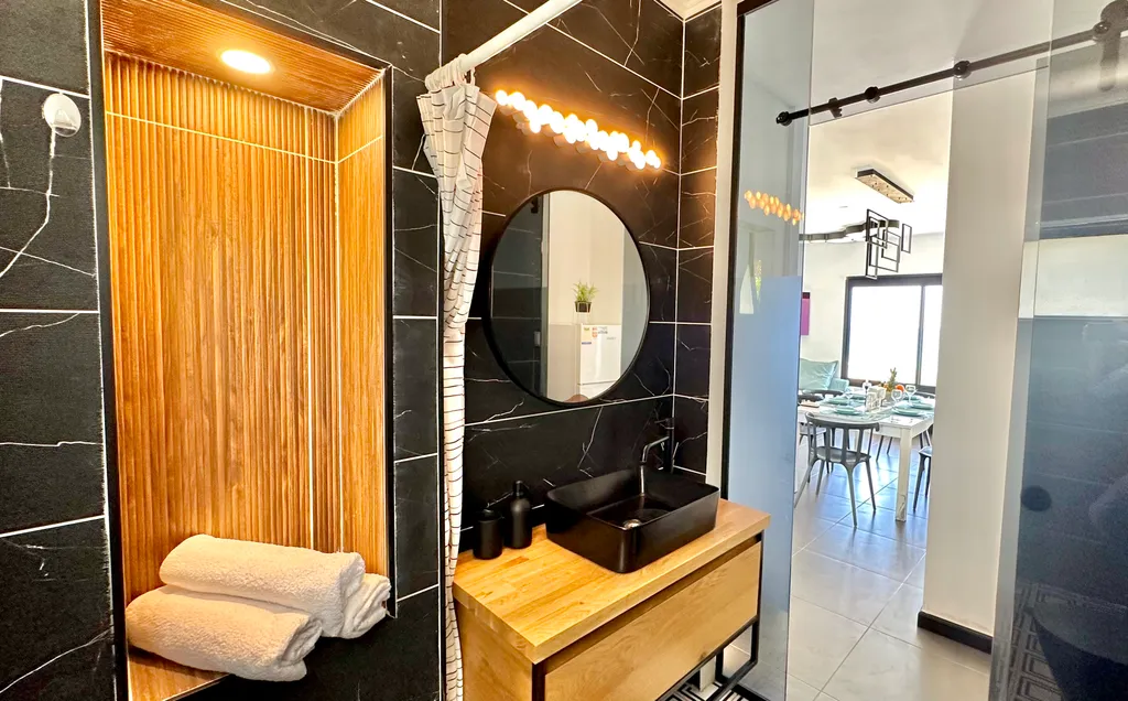 GW945 квартира с балконом с видом на море (Gugel Waves Nahariya)