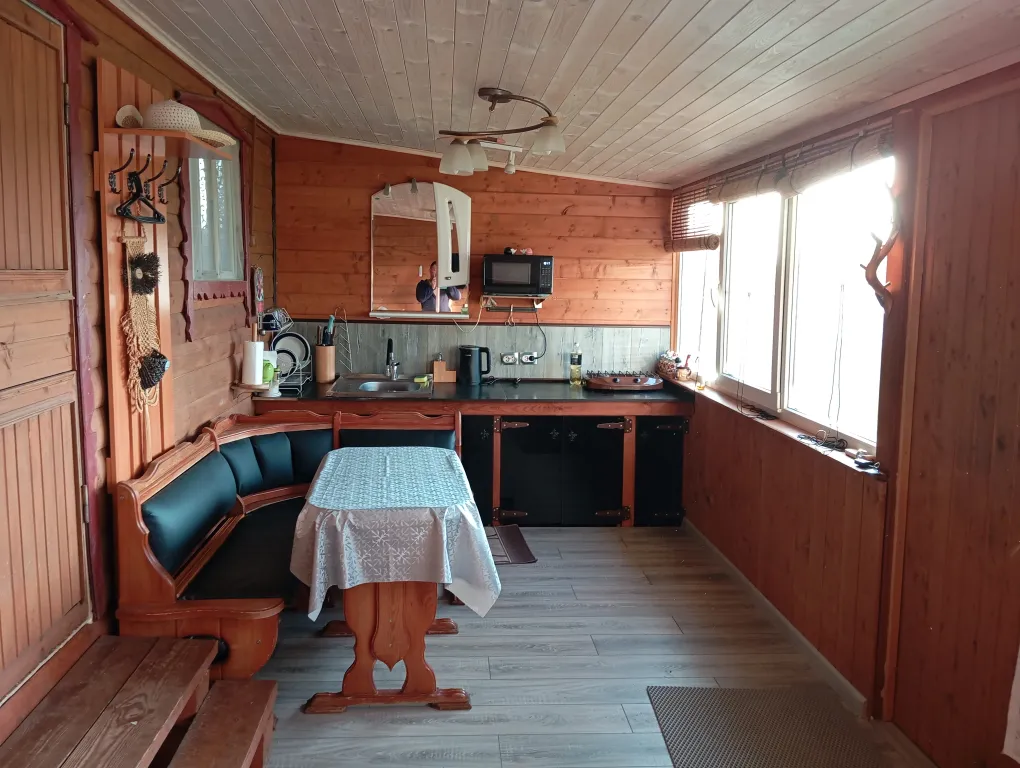 Домик с видом на затопленную колокольню