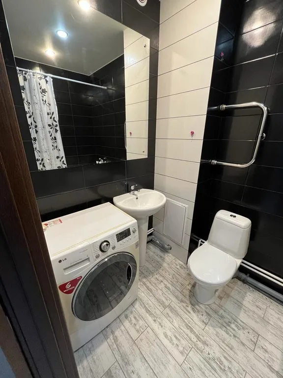 Студия в новом доме возле Кадетского училища