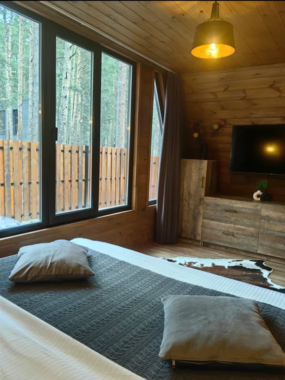 Уютный дом в сосновом бору с видом на горы