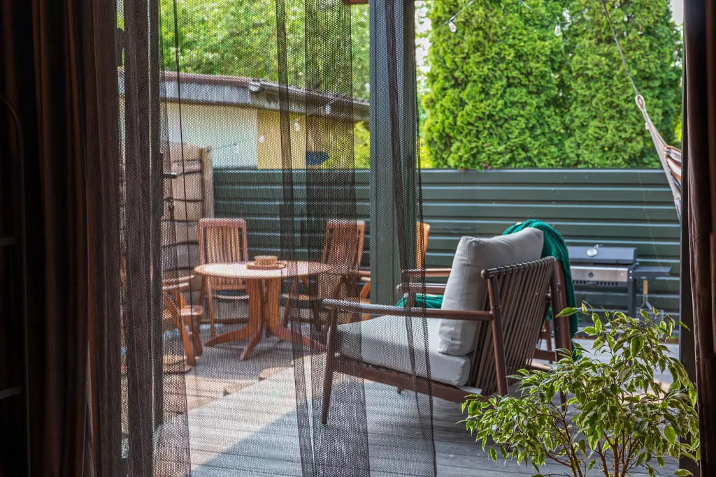 Сказочный уютный домик у моря