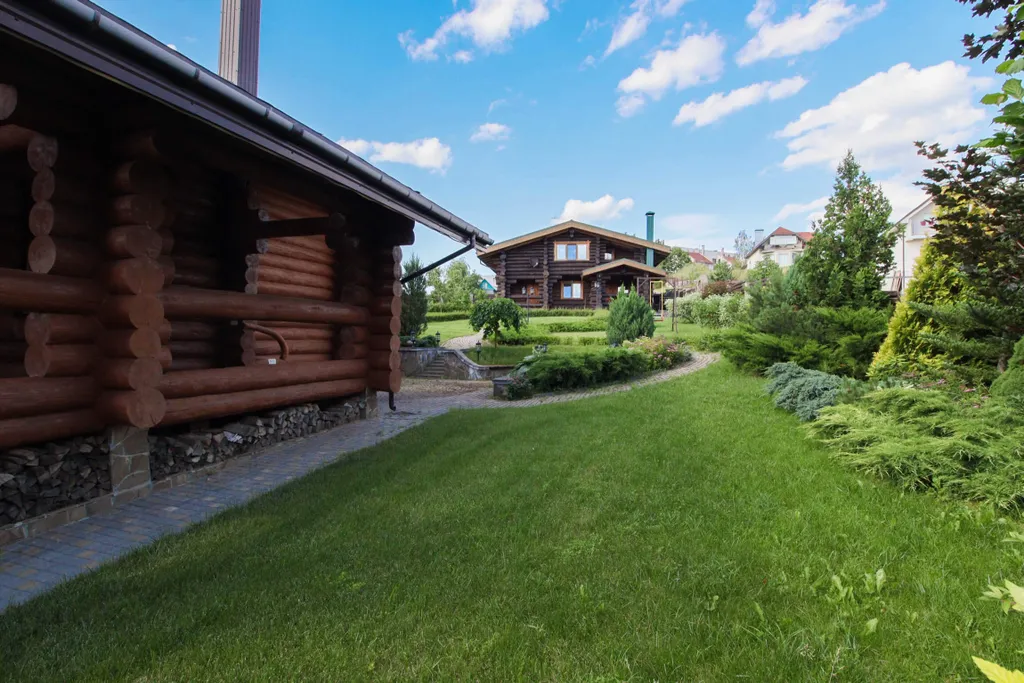 Шале с бассейном и видом на озеро