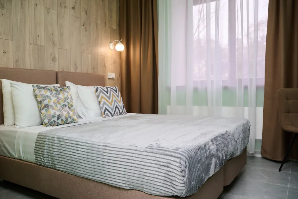 Студия у центрального здания ЮВЖД