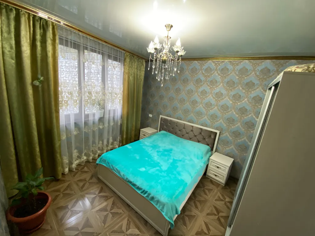 Этаж в гостевом домике в центре под ключ