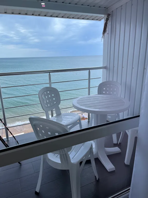 Эллинг на берегу моря