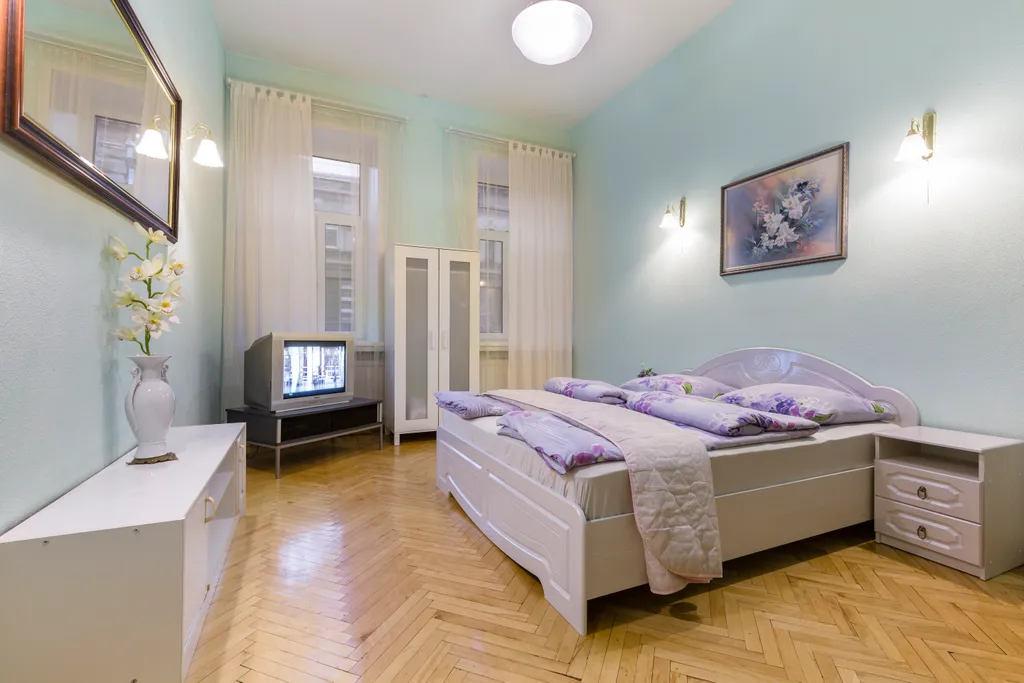 Ryss' 3BR Apt on Nevsky