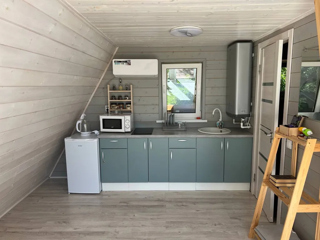 Дом A-frame с сибирским горячим чаном на дровах