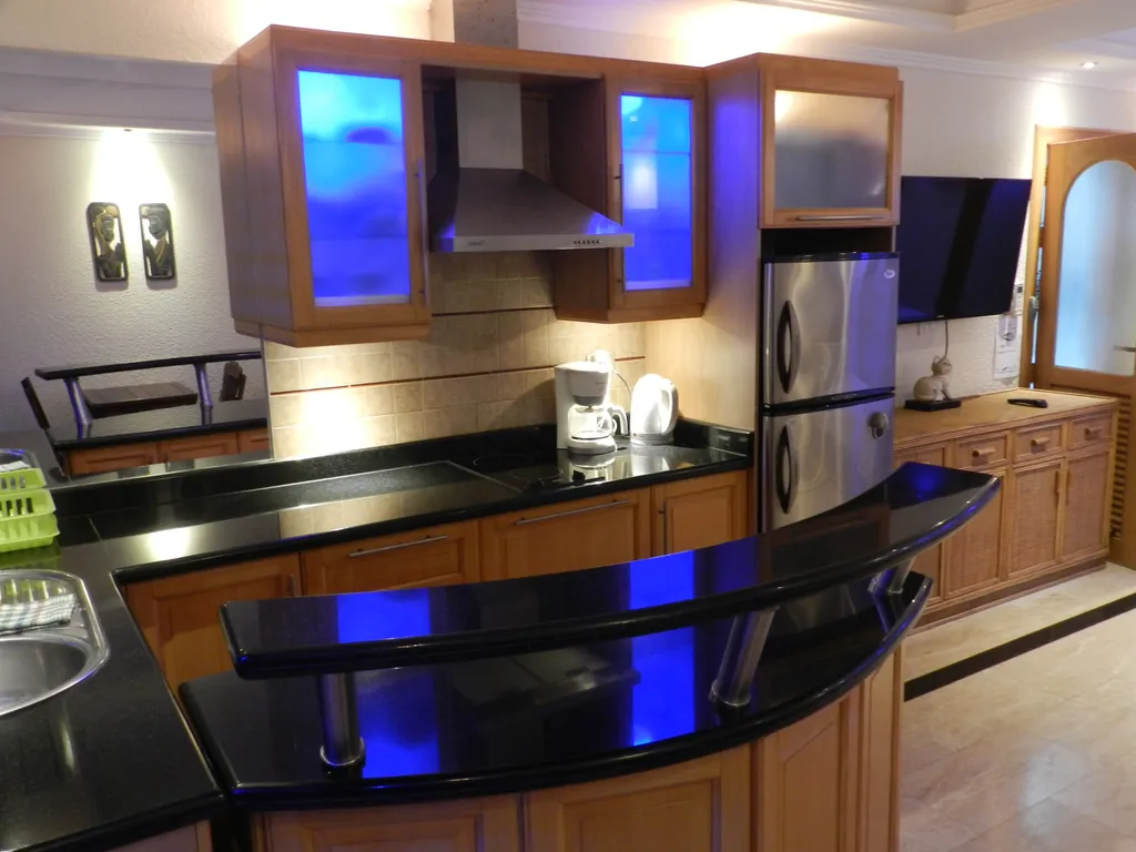 Студия с фронтальным видом на море