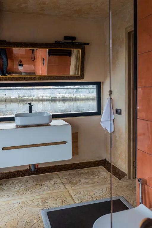 Дом на воде на Петроградской