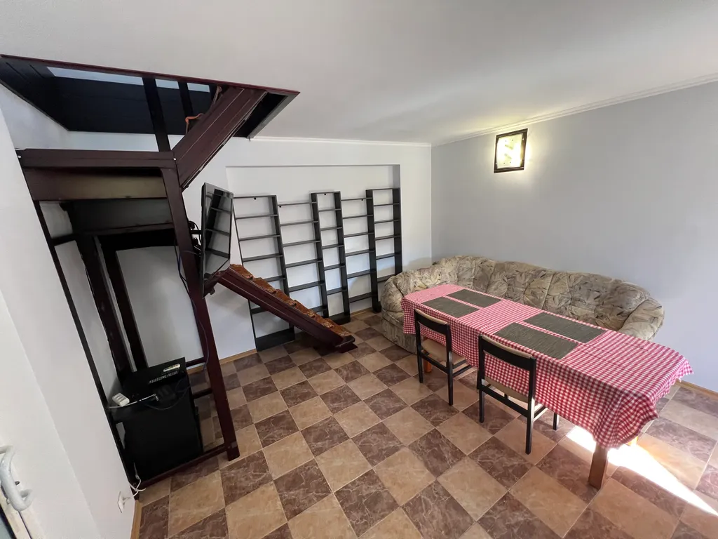 Эллинг у моря