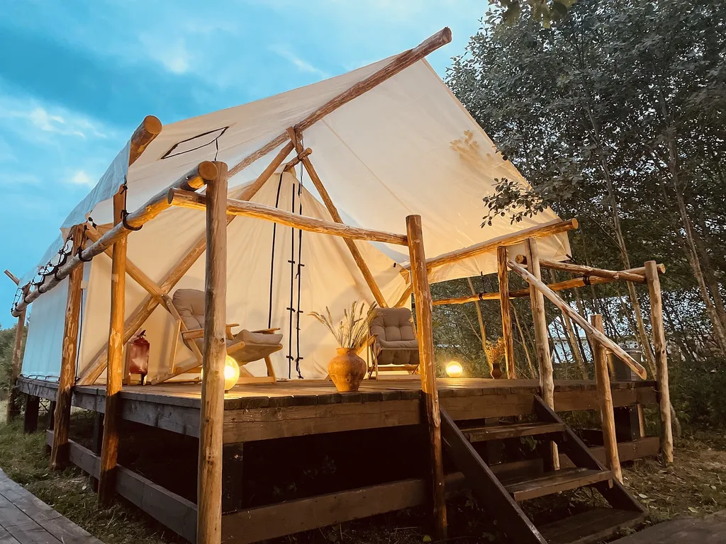 Сафари-тент эко-глэмпинг на берегу озера